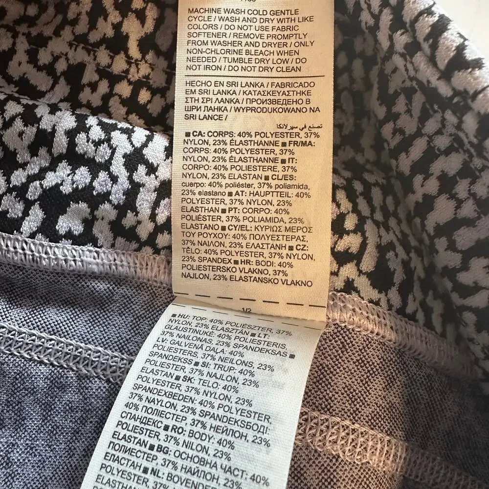 Athleta Ultimate Stash Textured 7/8 Leggings Womens Large Camilla Water Violet